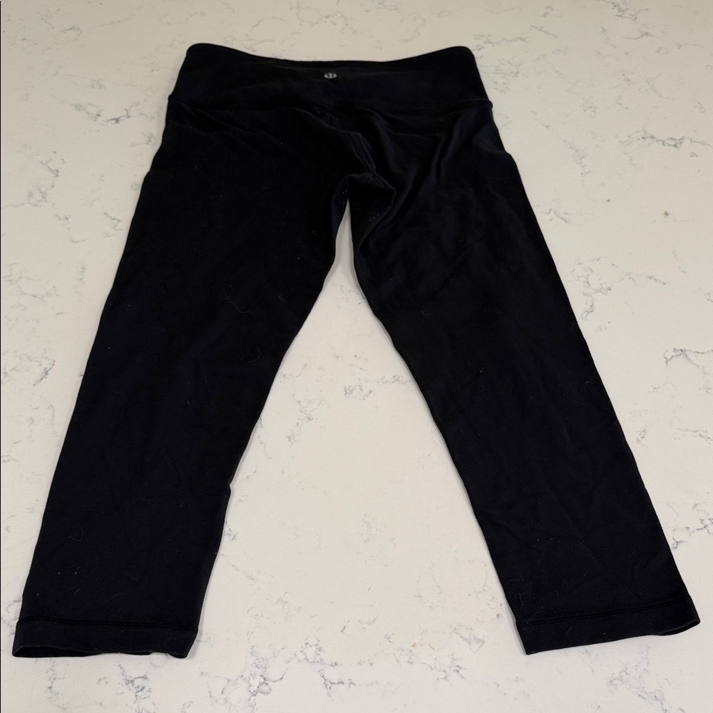 Lululemon Black Cropped Leggings 20” inseam - 6